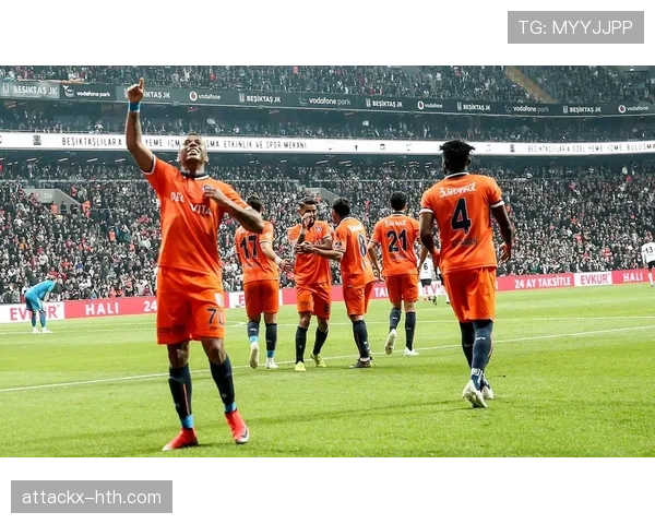 那不勒斯球迷热情助阵，奥斯梅恩状态回暖助球队争冠