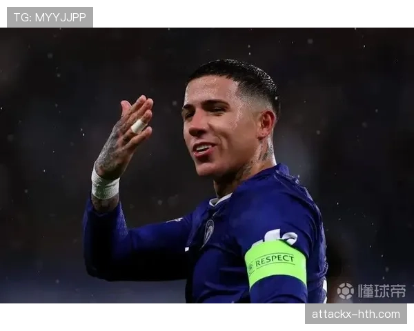 恩佐在切尔西的战术地位与实际作用解析 恩佐在切尔西的战术地位与实际作用解析